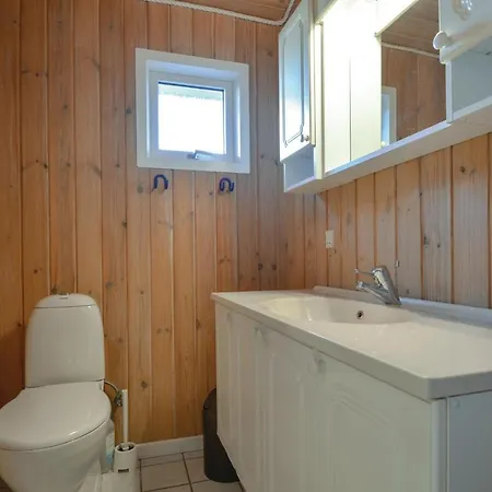 Lovely In Glesborg With Kitchen Hébergement de vacances Fjellerup Strand
